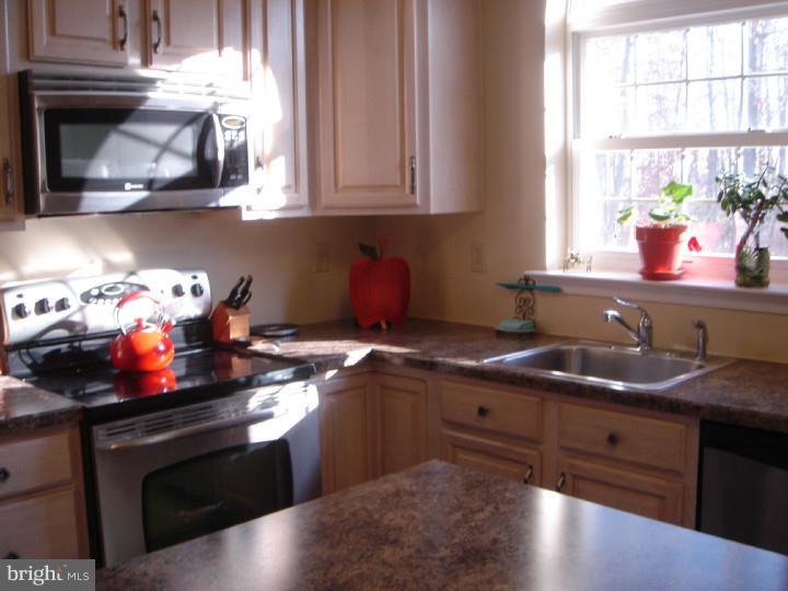 2 High Pointe Ridge Sicklerville, NJ 08081 - Photo 6 of 22 Kitchen