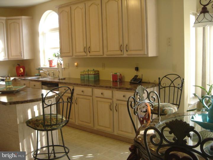 2 High Pointe Ridge Sicklerville, NJ 08081 - Photo 7 of 22 Kitchen