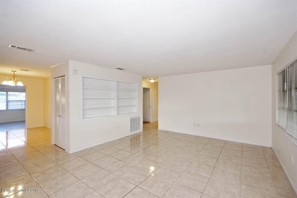 2156 Heath Road Melbourne, FL 32935 - Photo 3 of 17 living room
