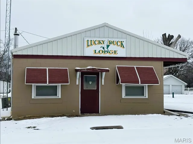 $1 | 210 Main Street, Mendon, MO 64660