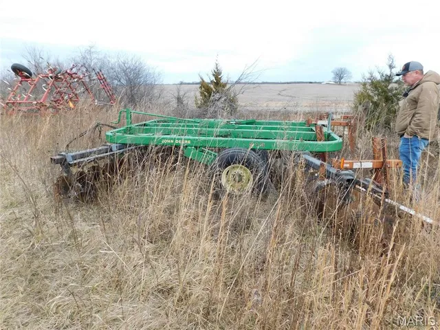 $1 | 210 Main Street, Mendon, MO 64660