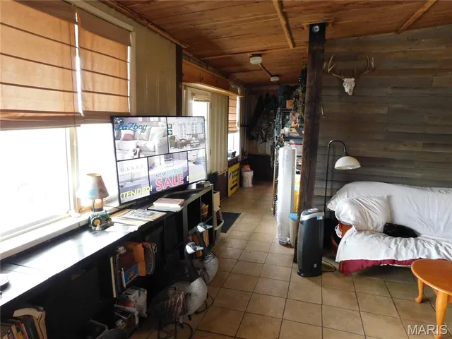 $1 | 210 Main Street, Mendon, MO 64660