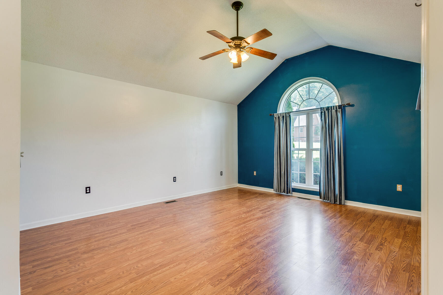 238 Harris Street Erwin, TN 37650 - Photo 8 of 31 008