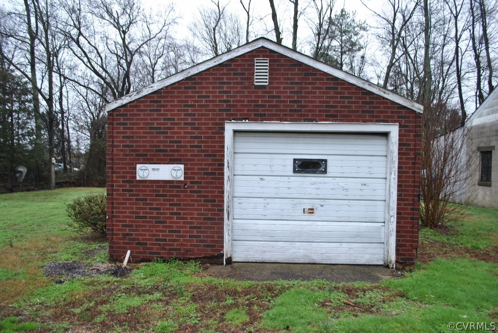 11 Rodman Road Richmond, VA 23224 - Photo 14 of 15 a front view of a house with garden