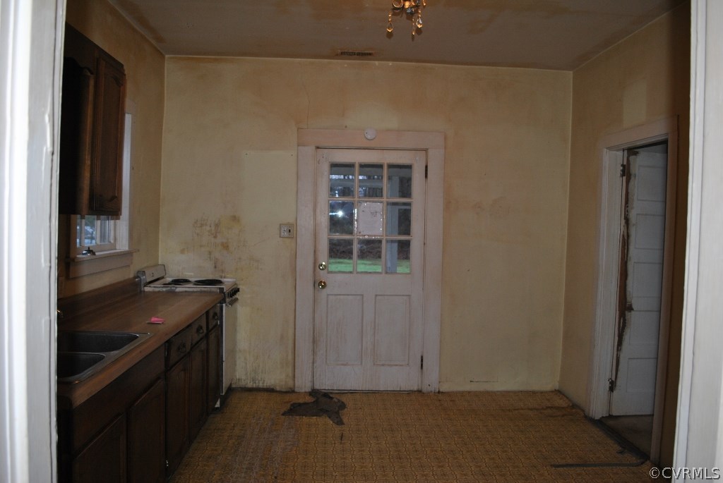 11 Rodman Road Richmond, VA 23224 - Photo 3 of 15 a kitchen with a stove