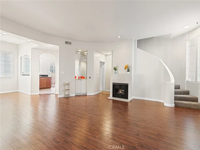 $4,000 | 408 West Queen Street, Unit 111, Inglewood, CA 90301