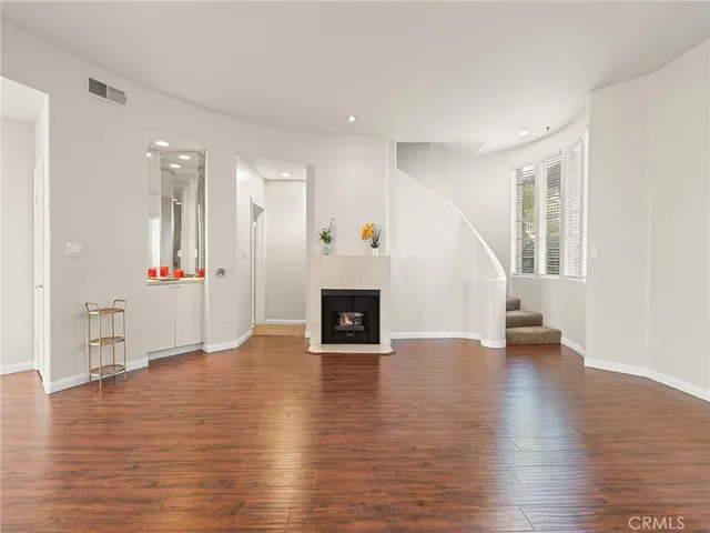 $4,000 | 408 West Queen Street, Unit 111, Inglewood, CA 90301