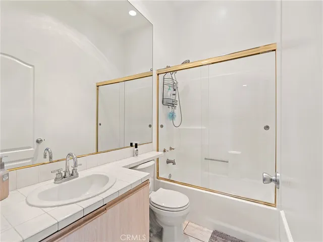 $4,000 | 408 West Queen Street, Unit 111, Inglewood, CA 90301