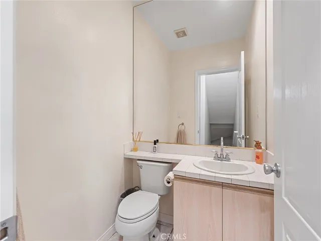 $4,000 | 408 West Queen Street, Unit 111, Inglewood, CA 90301