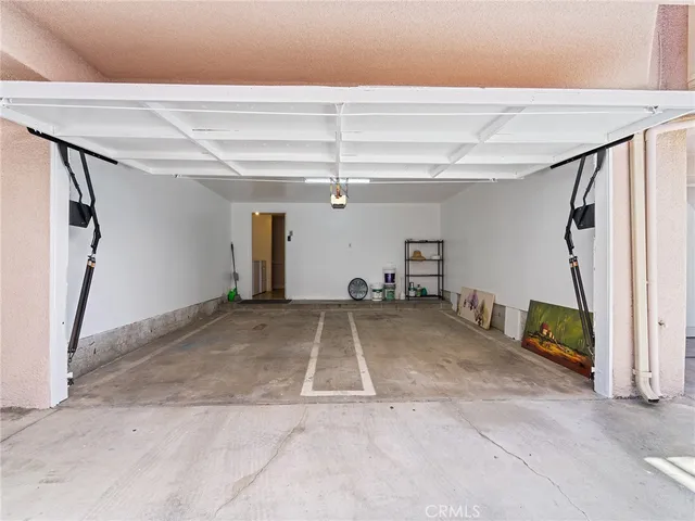 $4,000 | 408 West Queen Street, Unit 111, Inglewood, CA 90301