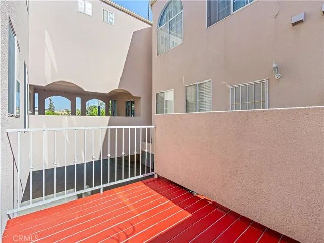 $4,000 | 408 West Queen Street, Unit 111, Inglewood, CA 90301