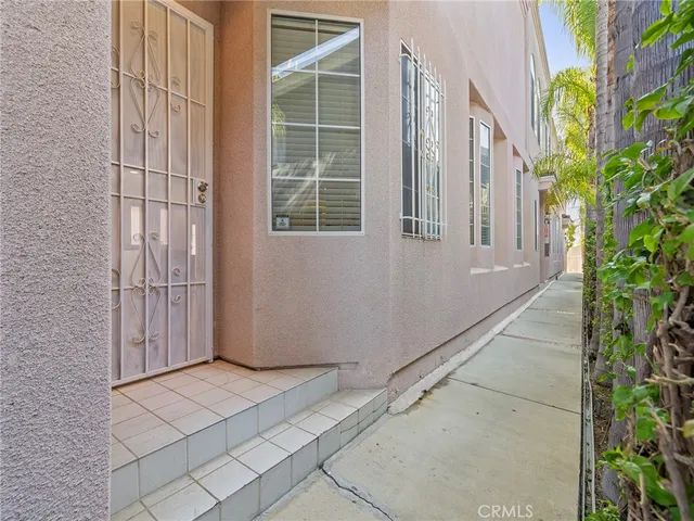 $4,000 | 408 West Queen Street, Unit 111, Inglewood, CA 90301