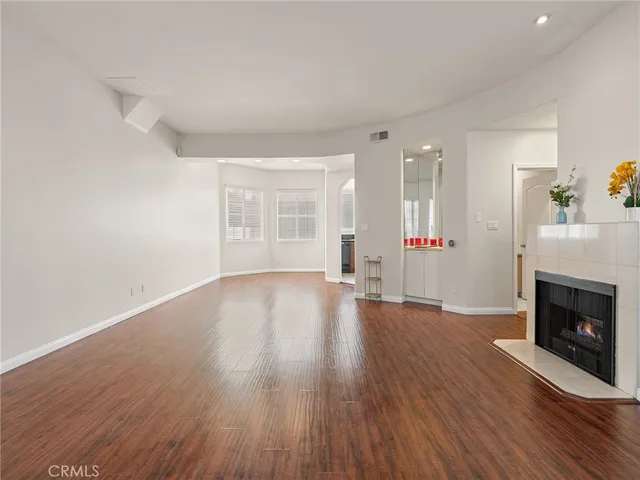 $4,000 | 408 West Queen Street, Unit 111, Inglewood, CA 90301