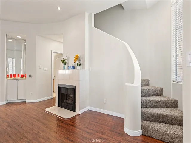 $4,000 | 408 West Queen Street, Unit 111, Inglewood, CA 90301