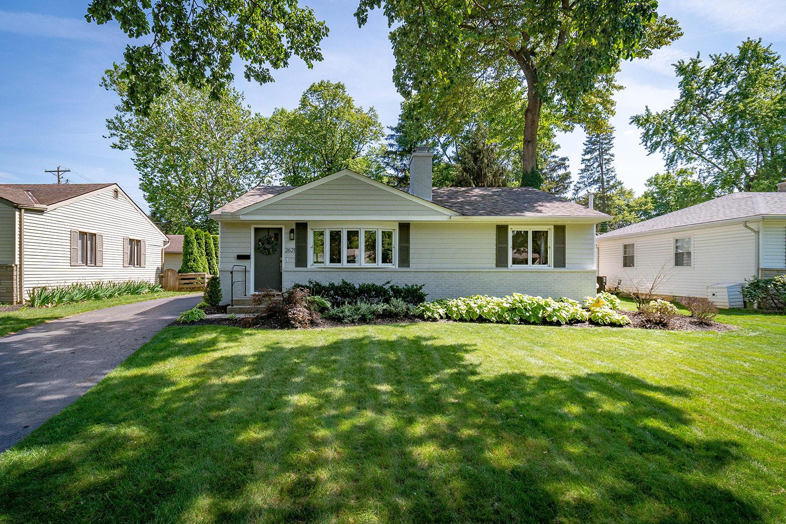 2621 Nottingham Road Columbus, OH 43221 - Photo 3 of 63