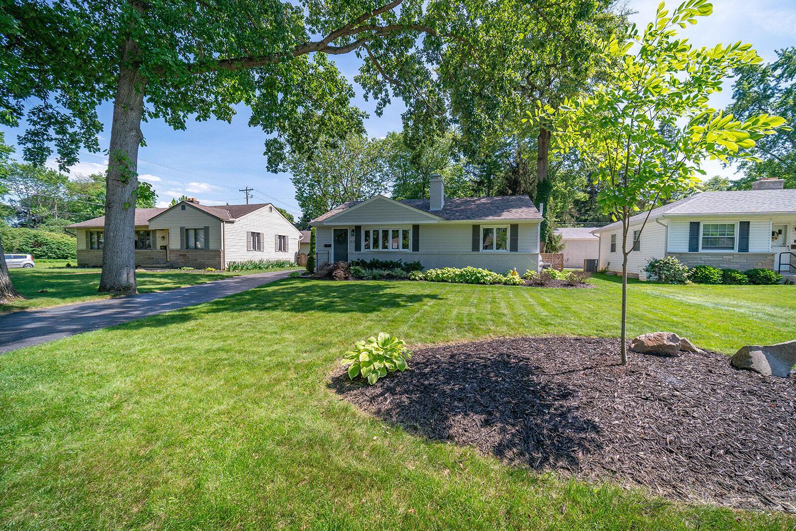 2621 Nottingham Road Columbus, OH 43221 - Photo 4 of 63