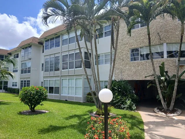 $100,000 | 4805 Northwest 35th Street, Unit 610, Lauderdale Lakes, FL 33319