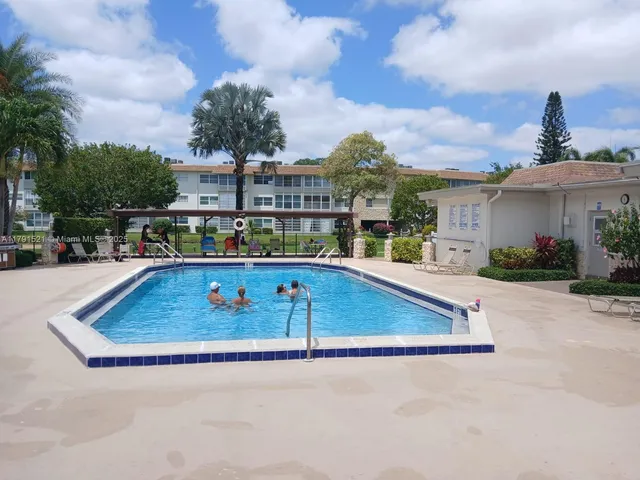 $100,000 | 4805 Northwest 35th Street, Unit 610, Lauderdale Lakes, FL 33319