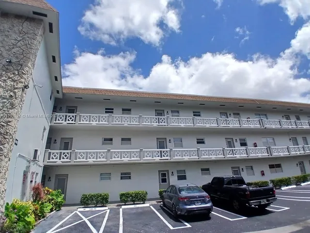 $100,000 | 4805 Northwest 35th Street, Unit 610, Lauderdale Lakes, FL 33319