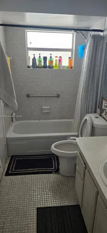 $100,000 | 4805 Northwest 35th Street, Unit 610, Lauderdale Lakes, FL 33319