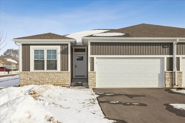 $2,195 | 935 Partridge Circle, Marengo, IL 60152