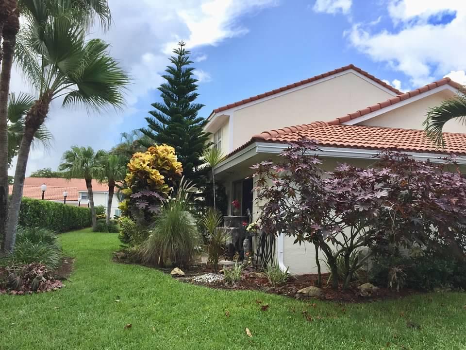 6281 Walk Circle Boca Raton, FL 33433 - Photo 4 of 33 Backyard in front of pool