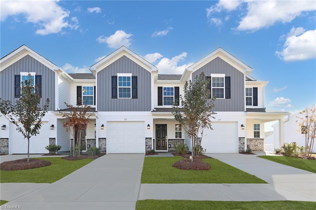 127 Plumtree Court King, NC 27021 - Photo 2 of 30