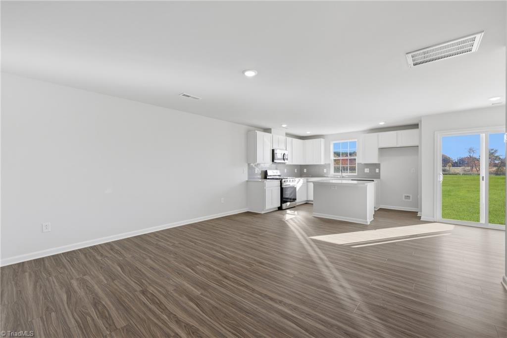 127 Plumtree Court King, NC 27021 - Photo 9 of 30