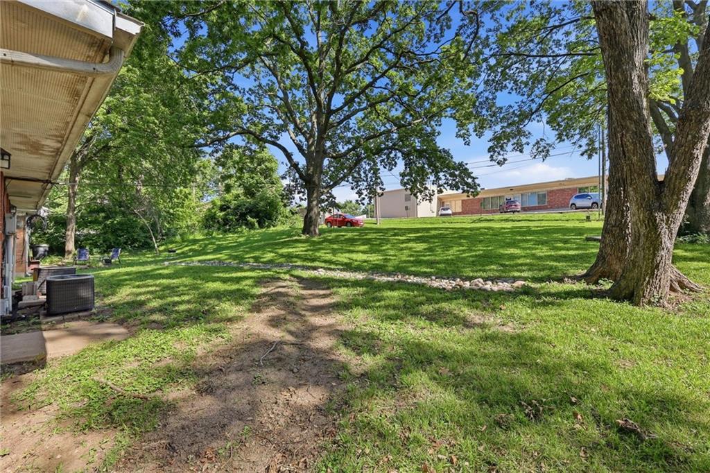 10819 Westport Road Independence, MO 64052 - Photo 22 of 25