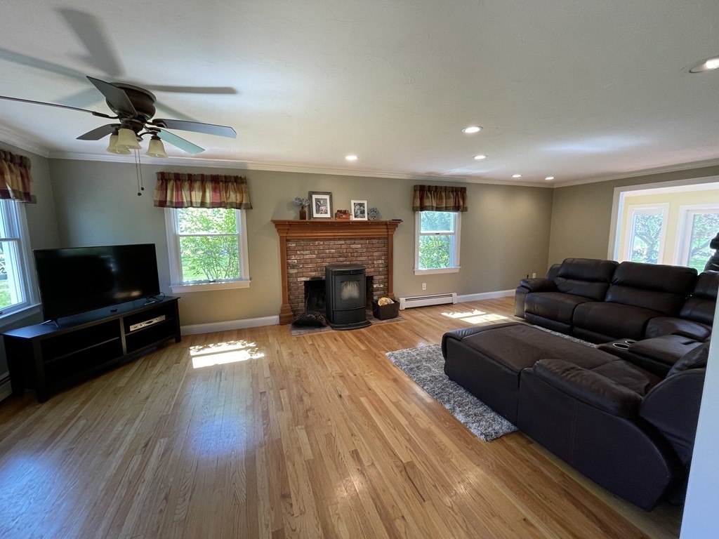 24 Waters Road Sutton, MA 01590 - Photo 11 of 37