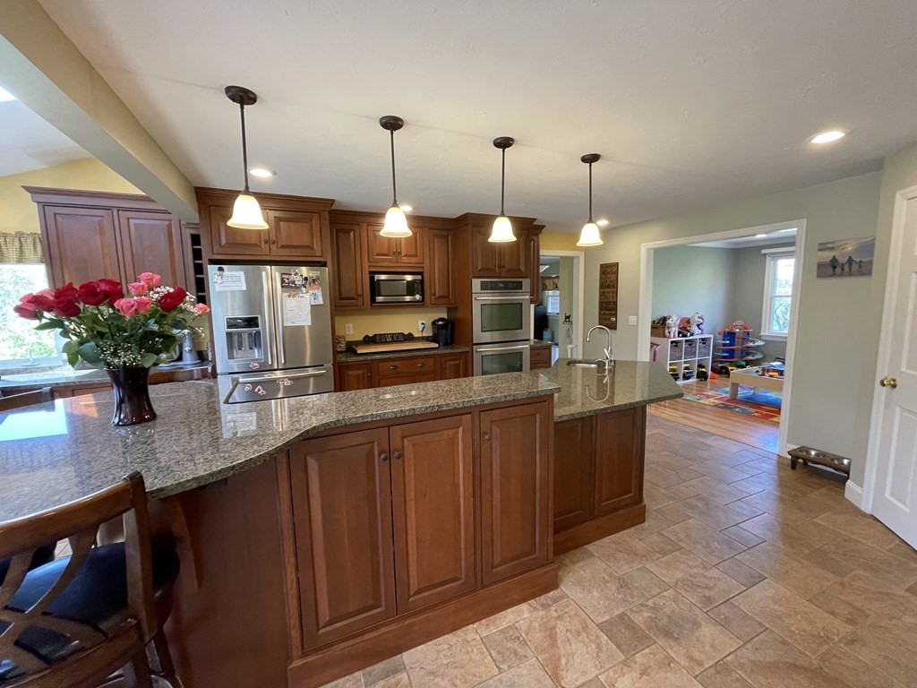 24 Waters Road Sutton, MA 01590 - Photo 5 of 37