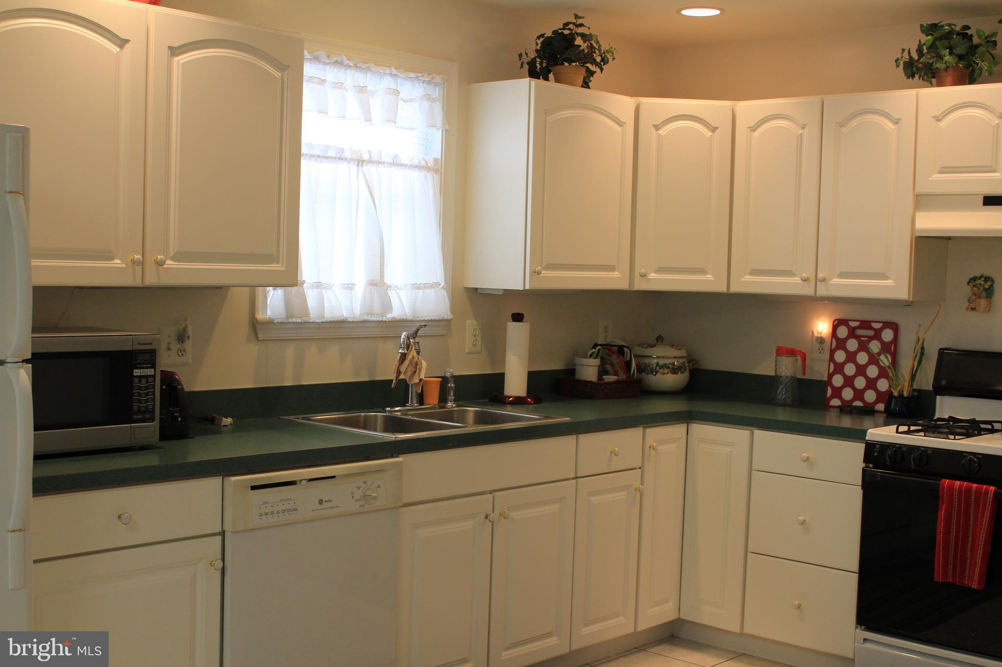 608 George Avenue Baltimore, MD 21221 - Photo 2 of 27 Gallery Image 2