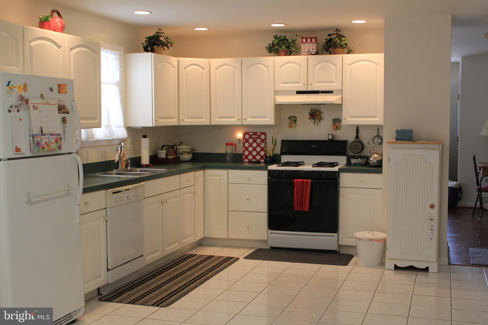 608 George Avenue Baltimore, MD 21221 - Photo 4 of 27 Gallery Image 4