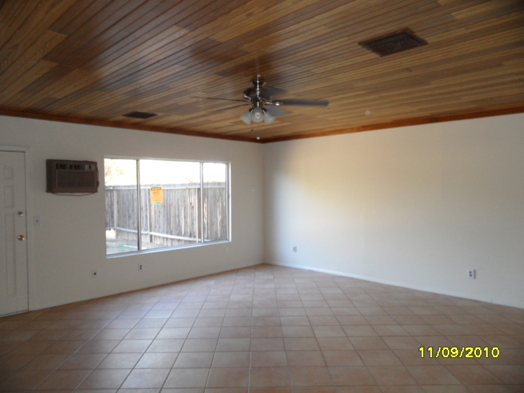 3702 East Vineyard Road Phoenix, AZ 85042 - Photo 5 of 18 3702 E VINEYARD RD