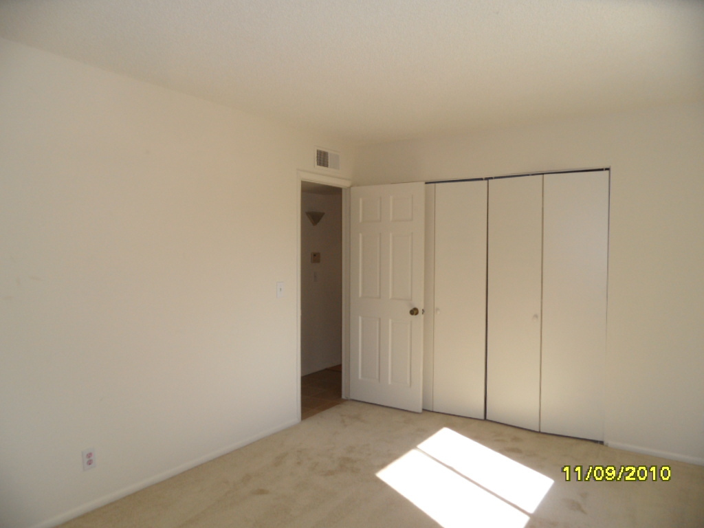 3702 East Vineyard Road Phoenix, AZ 85042 - Photo 7 of 18 3702 E VINEYARD RD