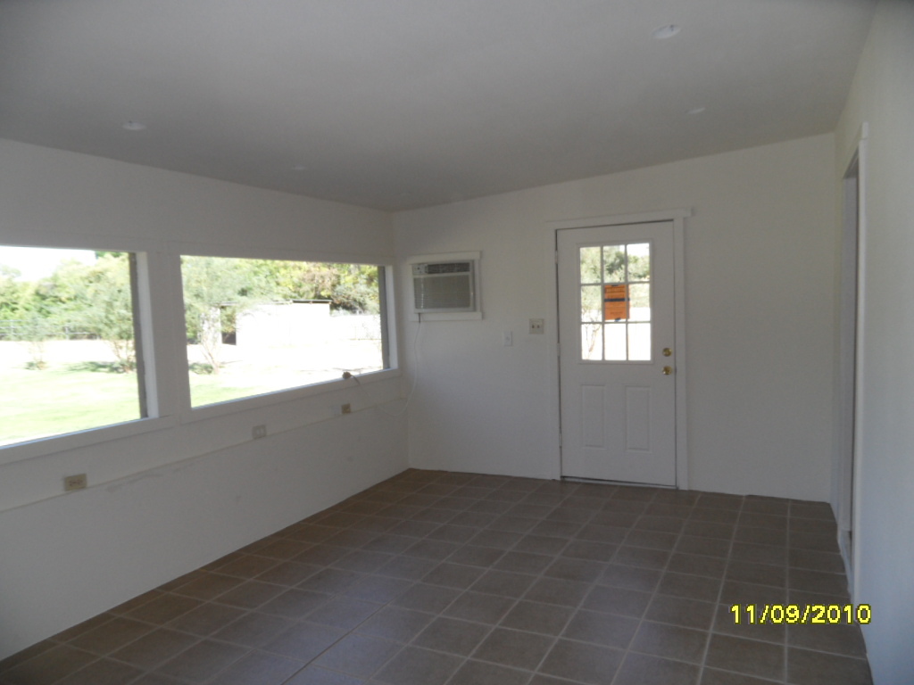 3702 East Vineyard Road Phoenix, AZ 85042 - Photo 9 of 18 3702 E VINEYARD RD