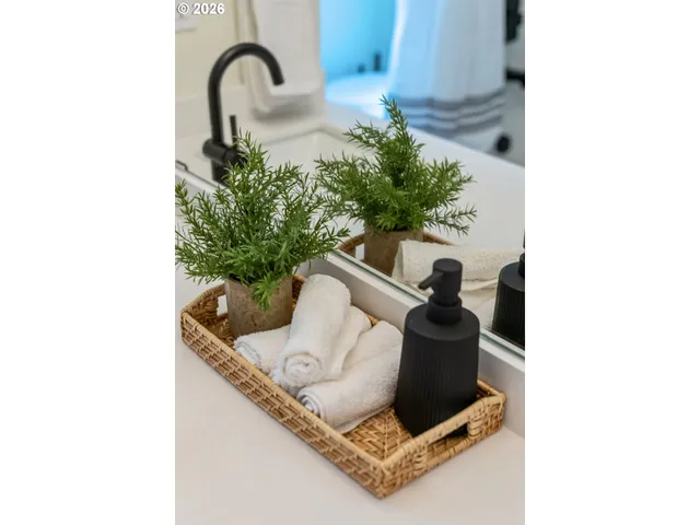 $680,000 | 950 Southeast 18th Avenue, Hillsboro, OR 97123