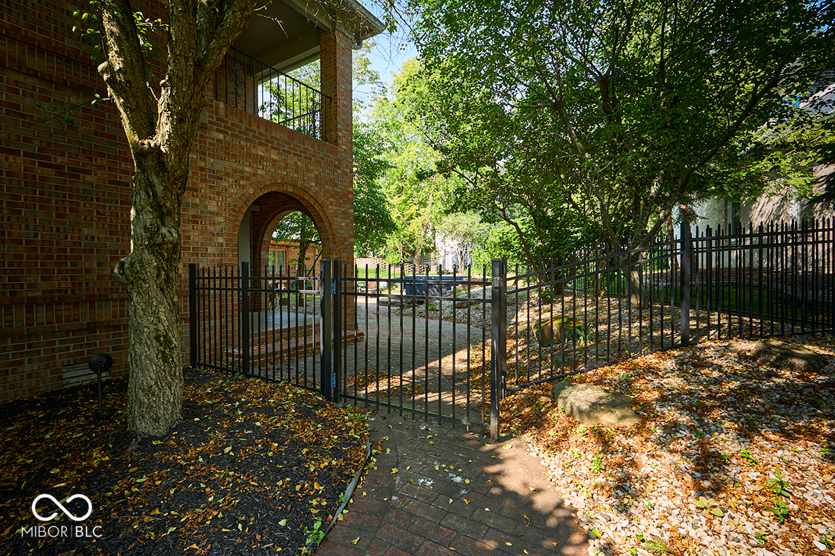 1814 Inisheer Court Indianapolis, IN 46217 - Photo 8 of 85