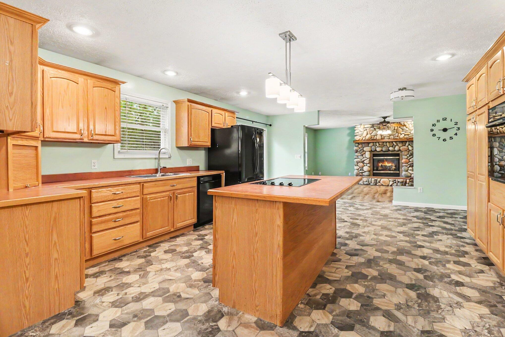 3175 West Hansen Road Ludington, MI 49431 - Photo 7 of 31 010_file_5302