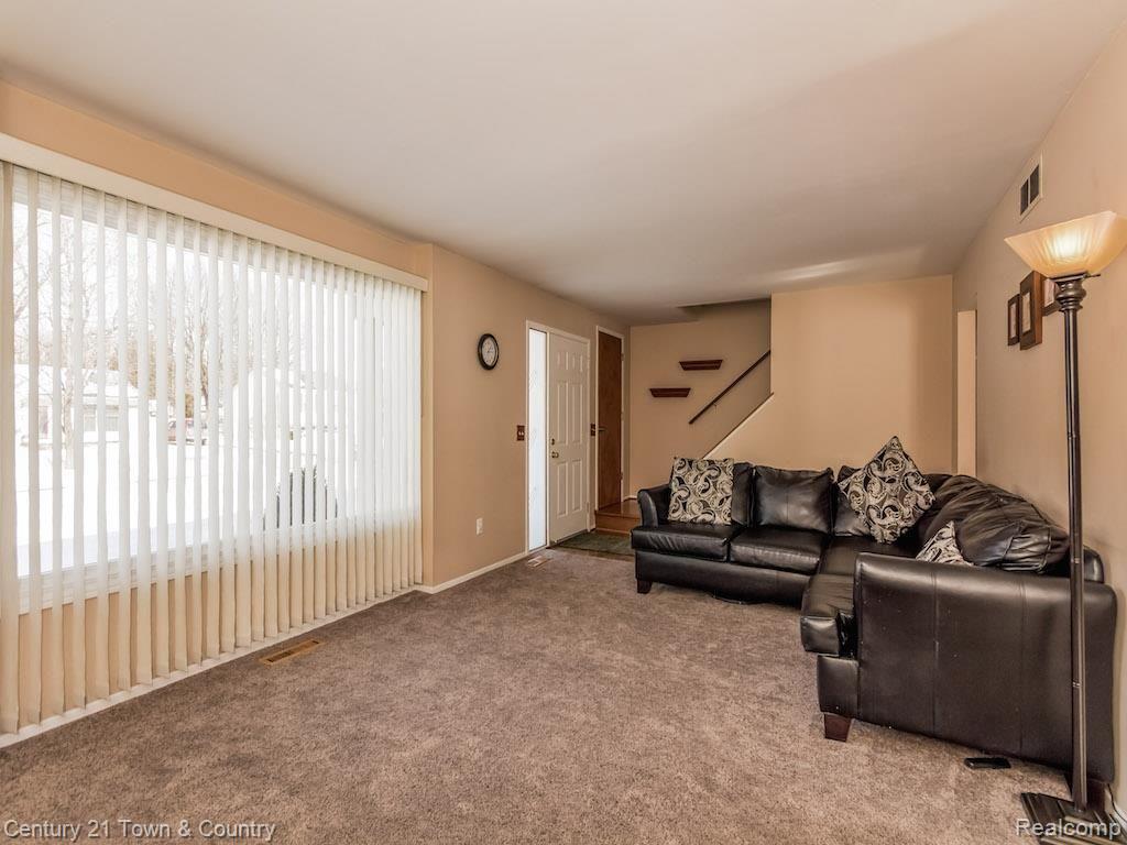 752 Hidden Ridge Drive Troy, MI 48083 - Photo 30 of 49 009-Living_Room-1469105-print.jpg