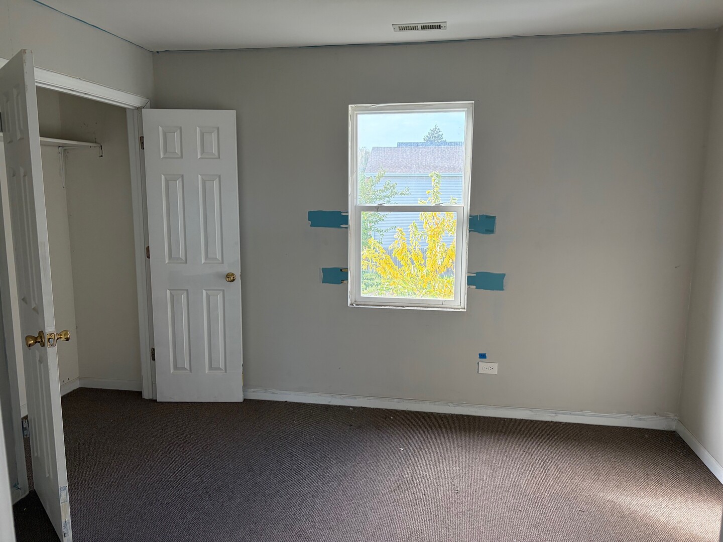 850 West 86th Place Chicago, IL 60620 - Photo 16 of 25 an empty room with a window