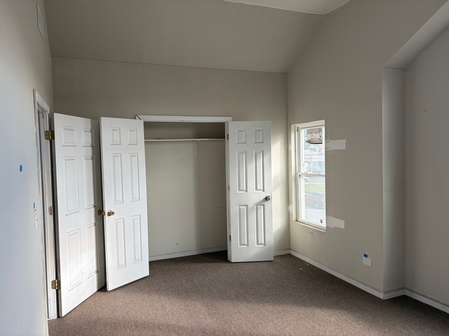 850 West 86th Place Chicago, IL 60620 - Photo 19 of 25 an empty room with windows