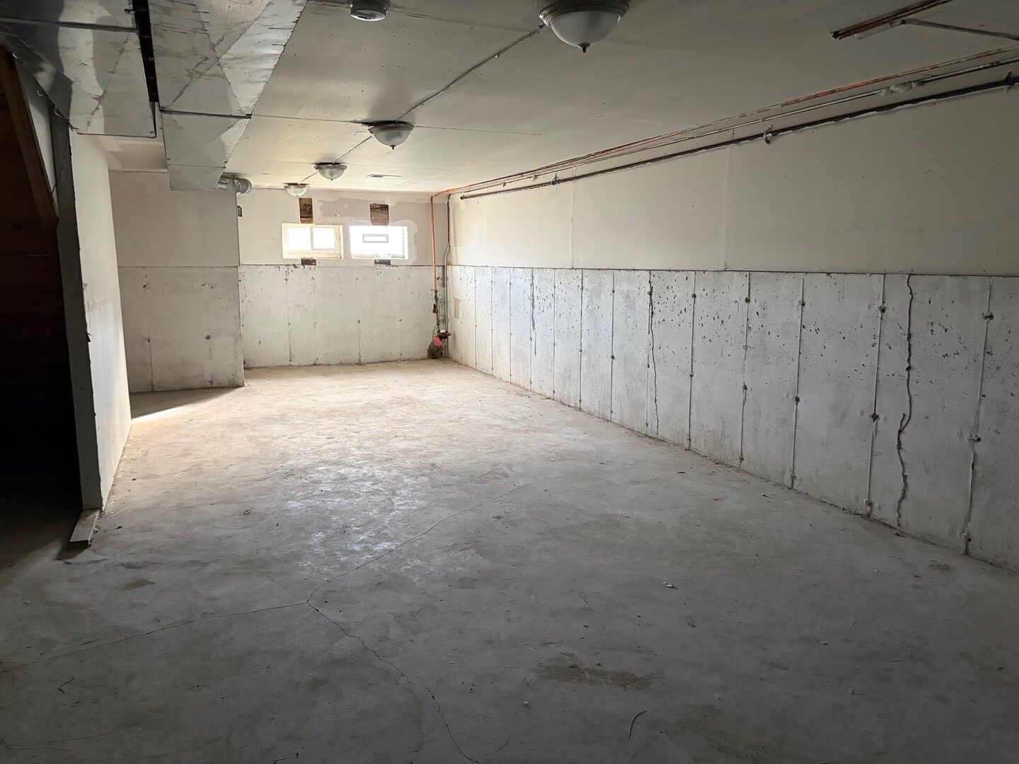 850 West 86th Place Chicago, IL 60620 - Photo 21 of 25 a view of a garage