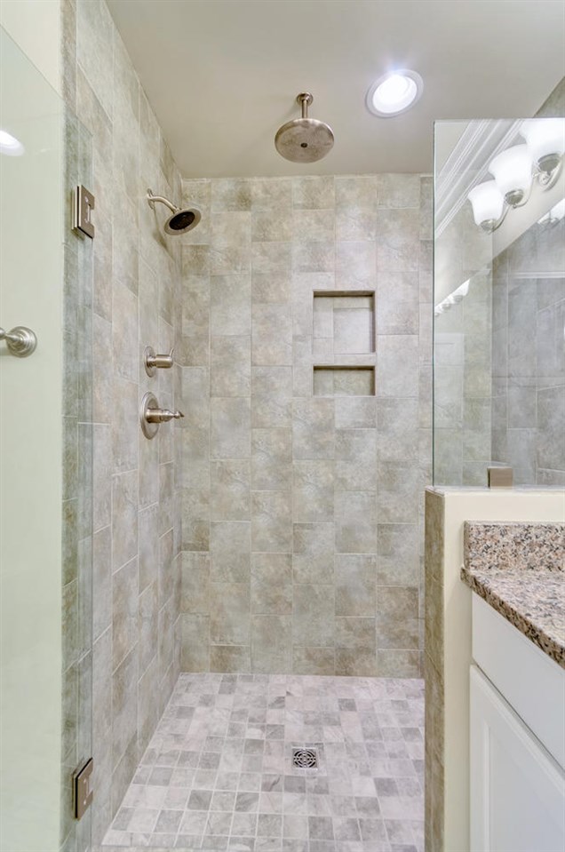 2630 South Bennington Road Charlottesville, VA 22901 - Photo 10 of 18 a bathroom with a shower