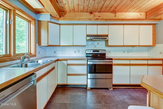 $1,399,000 | 3429 South Shore Road, Day, NY 12822