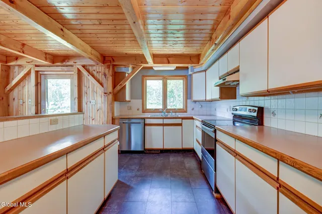 $1,399,000 | 3429 South Shore Road, Day, NY 12822