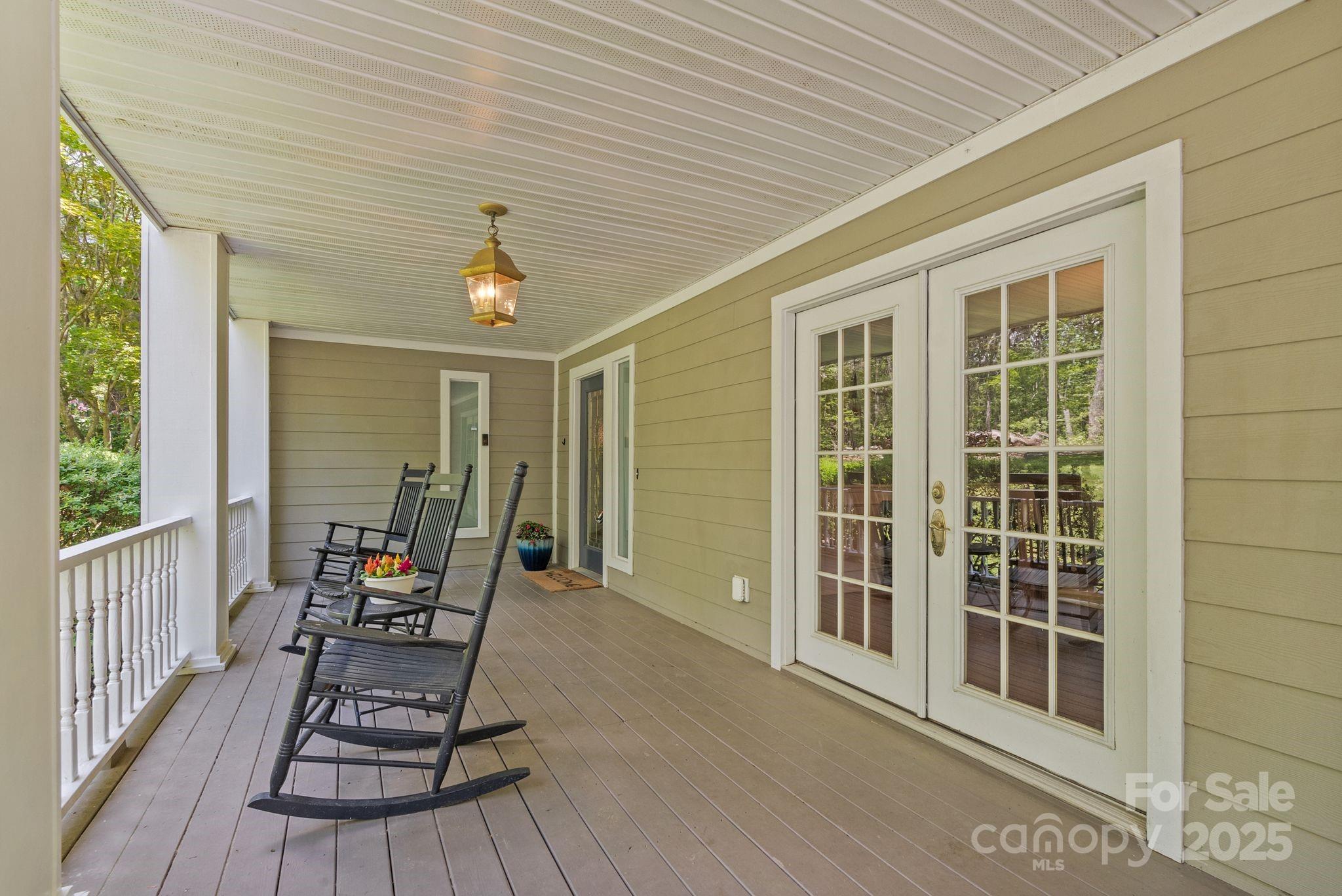 41 Glen Cove Road Arden, NC 28704 - Photo 5 of 39 a living room filled with furniture