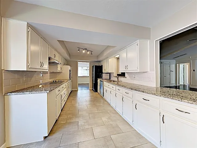 $2,520 | 3413 Valley View Lane, Garland, TX 75043