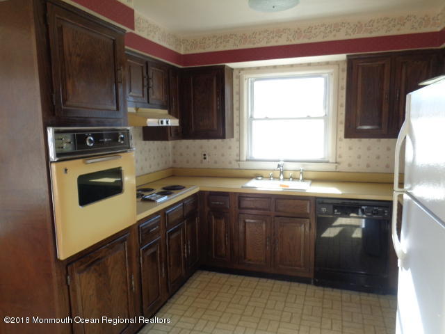 4 Sugar Bush Road Howell, NJ 07731 - Photo 2 of 18 DSC09273