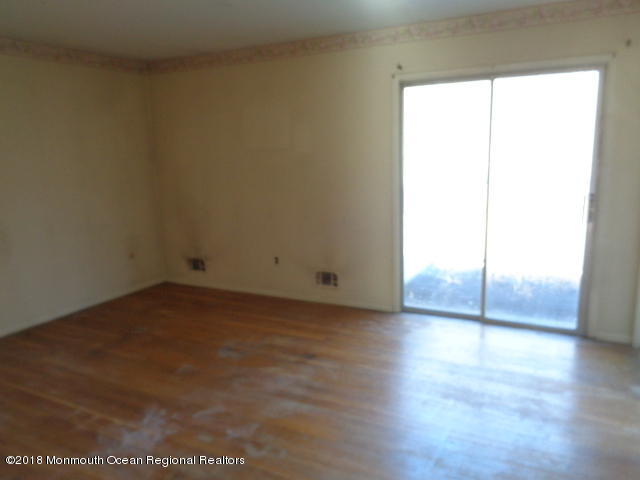 4 Sugar Bush Road Howell, NJ 07731 - Photo 9 of 18 DSC09282